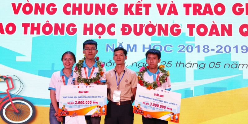 Tự hào là người chiến thắng thắng cuộc thi giao thông học đường